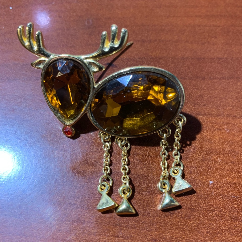 Reindeer pin